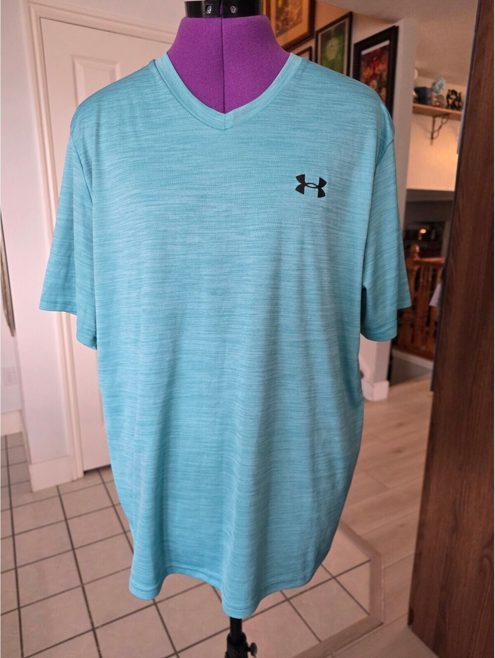 Mens size large loose fit Heatgear Underarmour Shirt